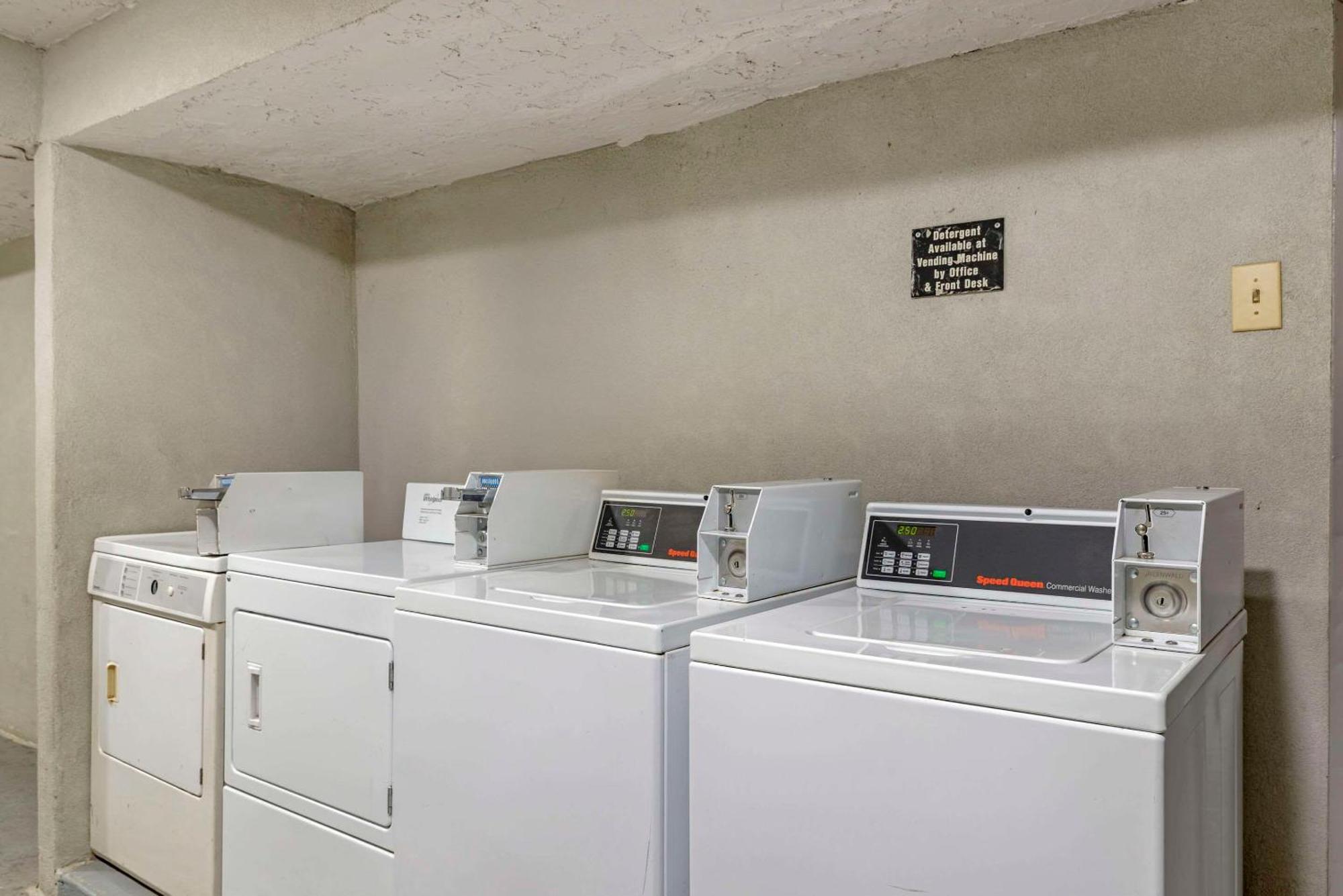 Quality Inn & Suites Morrow Atlanta South Extérieur photo
