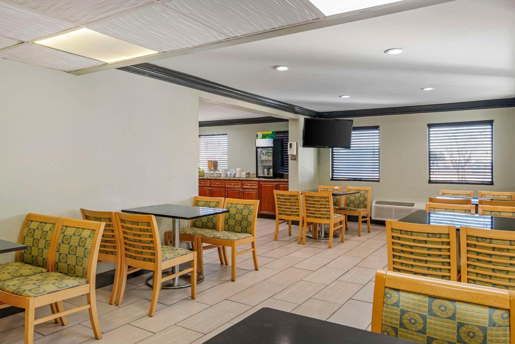 Quality Inn & Suites Morrow Atlanta South Extérieur photo
