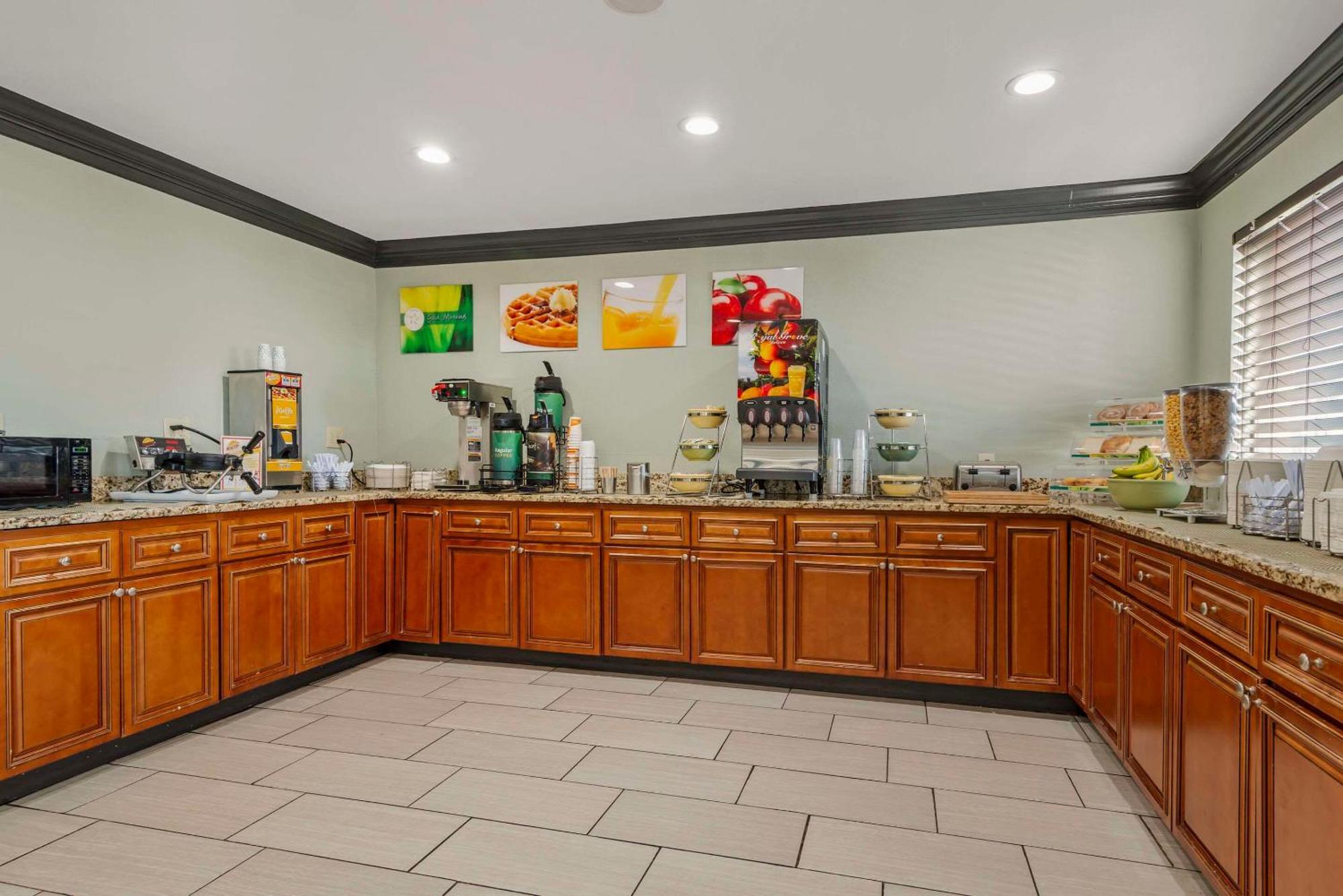 Quality Inn & Suites Morrow Atlanta South Extérieur photo
