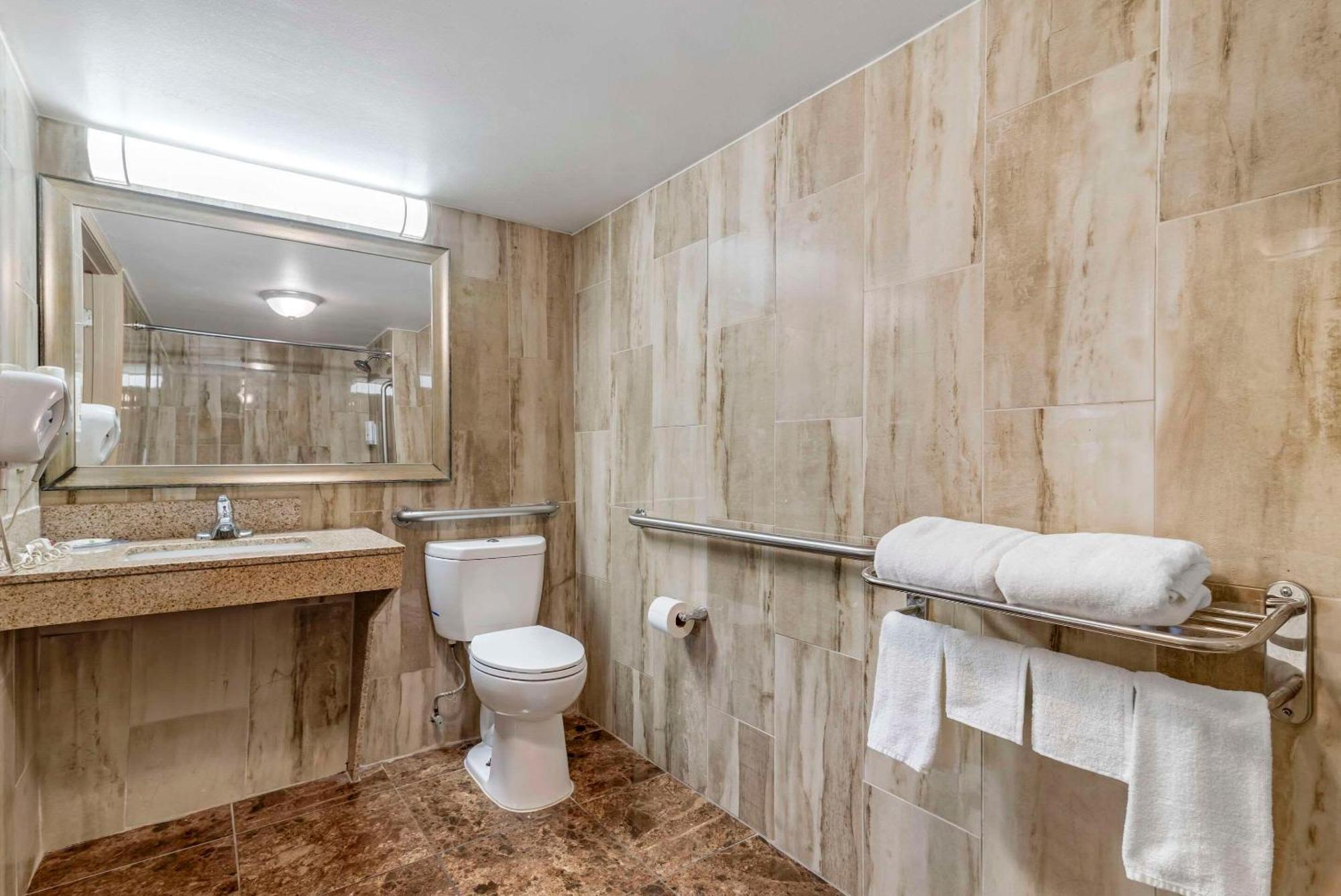 Quality Inn & Suites Morrow Atlanta South Extérieur photo